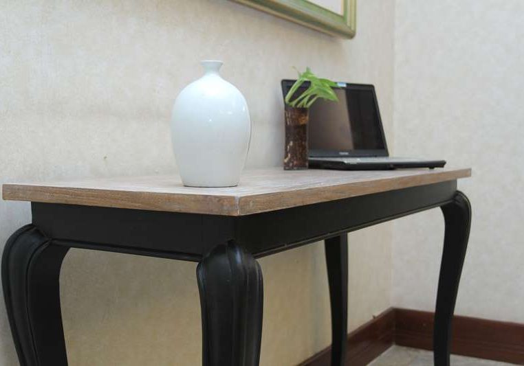 CONSOLE TABLES